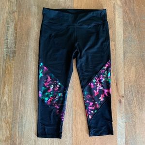 NWOT Fabletics Powerhold® Capri Leggings